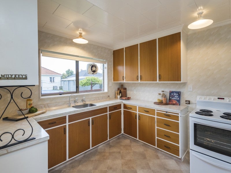6 Chertsey Court, Roslyn, Palmerston North - Carousel 2
