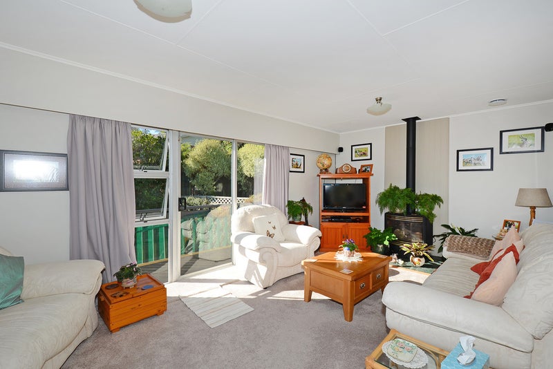 25 Vista Crescent, Maoribank, Upper Hutt - Carousel 2