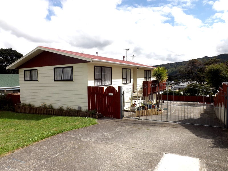 8 Oaklands Grove, Clouston Park, Upper Hutt - Carousel 1