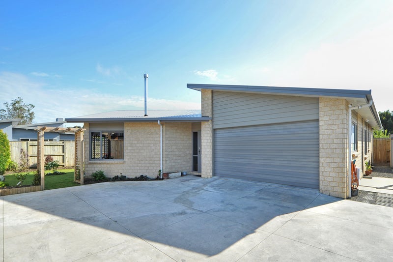 10 Pegasus Place, Kelvin Grove, Palmerston North - Carousel 1