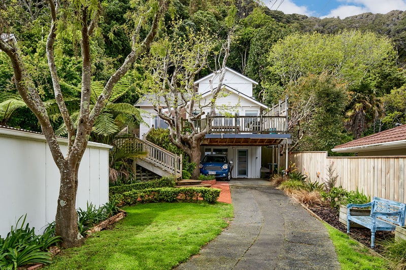 337 Muritai Road, Eastbourne, Lower Hutt - Carousel 1