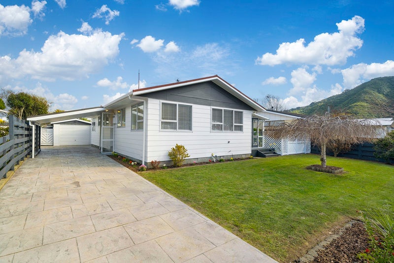 133 California Drive, Totara Park, Upper Hutt - Carousel 1