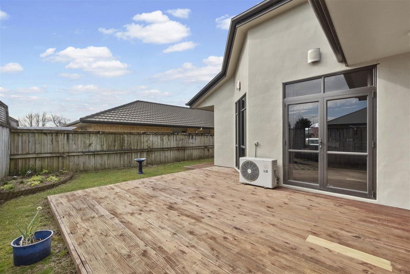 14 Thistlewood Avenue, Hamilton East, Hamilton - Carousel 12