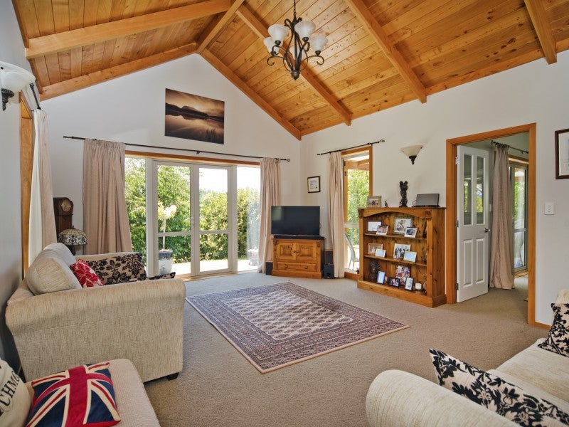 10 Red Stag Lane, Redwood Valley - Carousel 2