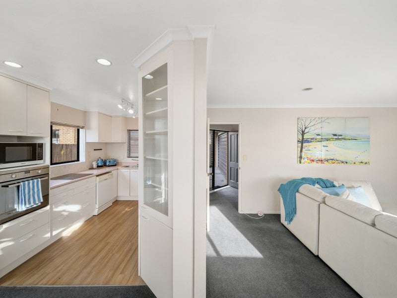 12 Botanic View, Manurewa, Auckland - Carousel 1