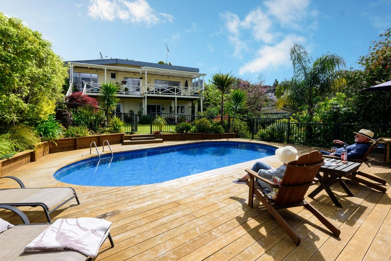 20 Montgomery Crescent, Cockle Bay, Auckland - Carousel 2