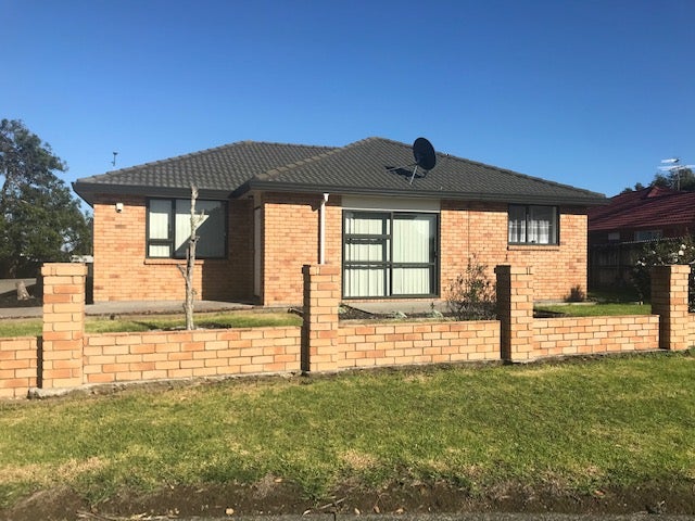 11 Takatu Place, Takanini, Auckland - Carousel 1