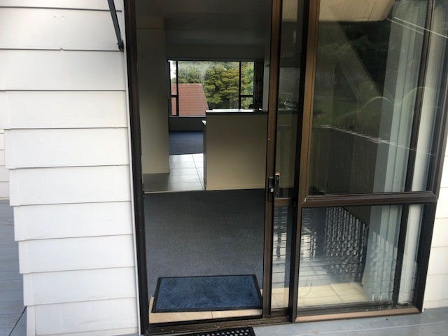 8 Kingsclere Place, Goodwood Heights, Auckland - Carousel 2