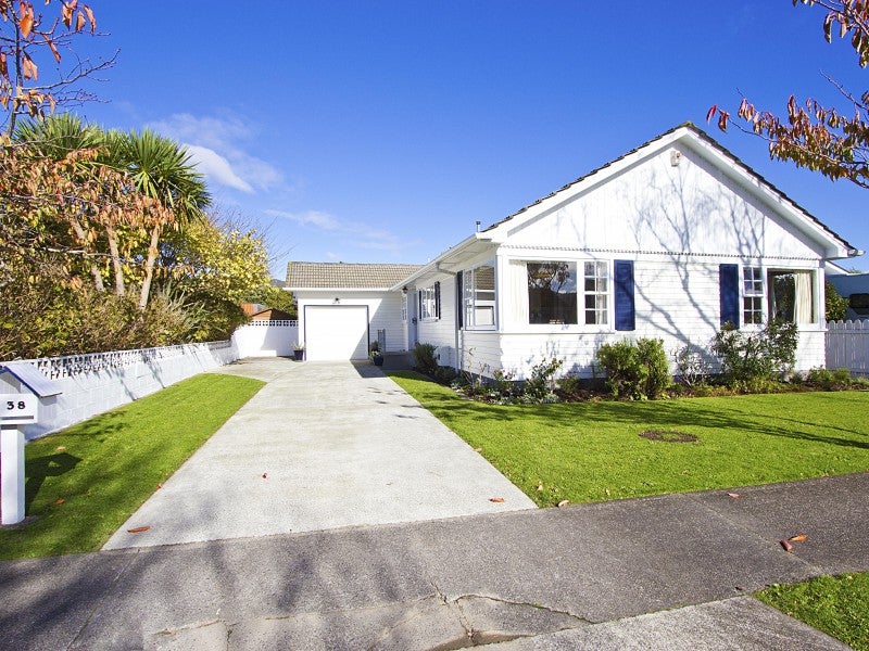 38 Kebbell Grove, Epuni, Lower Hutt - Carousel 1