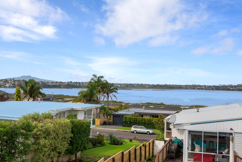 45 McBreen Avenue, Northcote, Auckland - Carousel 20