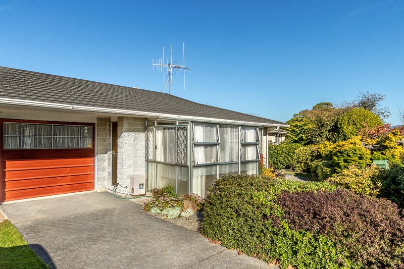 25 Knights Grove, Otaki, Otaki - Carousel 2