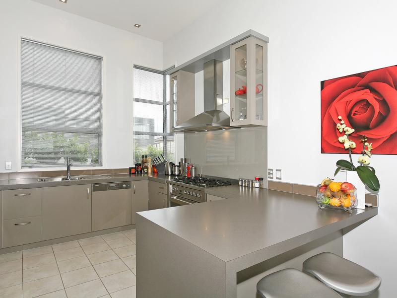 21 Meadowbank Drive, Belmont, Lower Hutt - Carousel 2