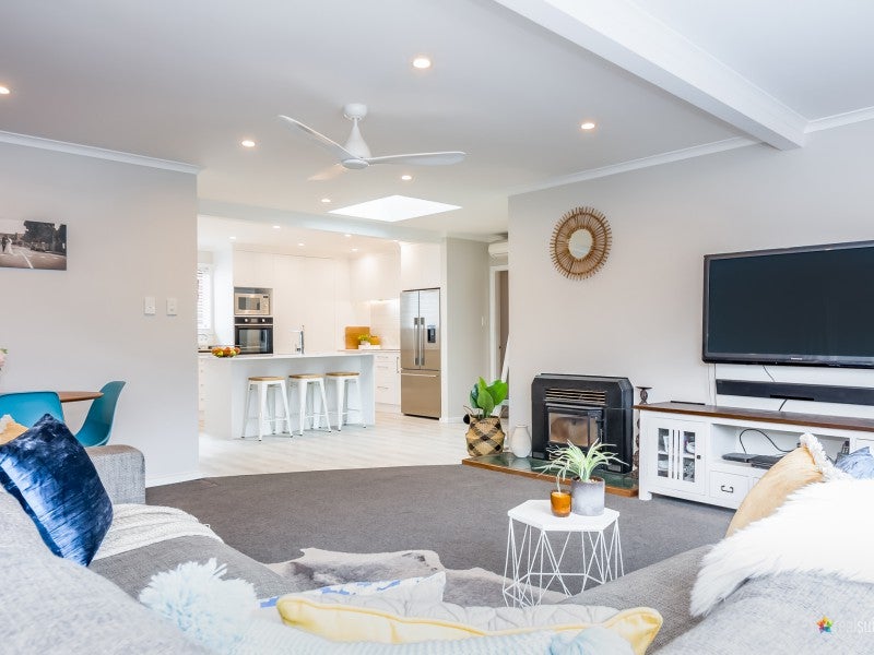 1 Charleston Avenue, Boulcott, Lower Hutt - Carousel 1