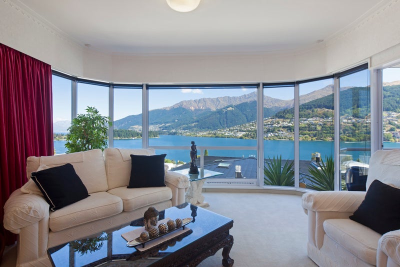 11 Balmoral Drive, Kelvin Heights, Queenstown - Carousel 1