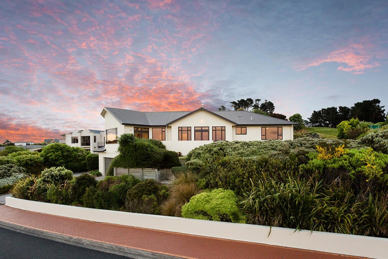 8 Highgrove, Saint Clair, Dunedin - Carousel 1