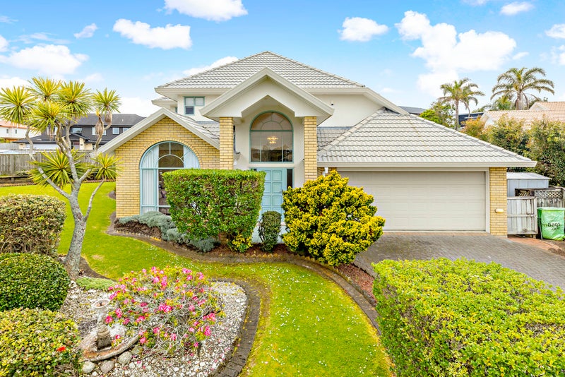 9 Delray Place, Shamrock Park, Auckland - Carousel 1