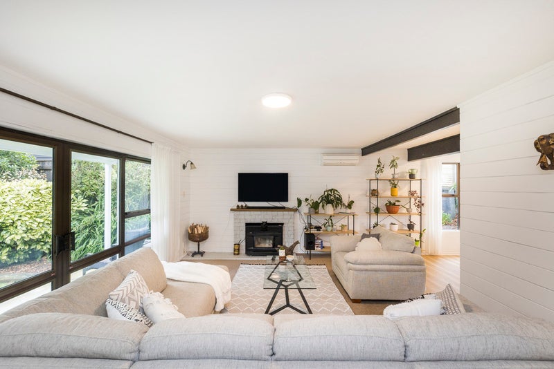 411 Aokautere Drive, Palmerston North - Carousel 1