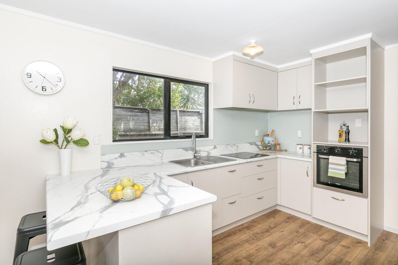 15A Sillary Street, Hamilton East, Hamilton - Carousel 2