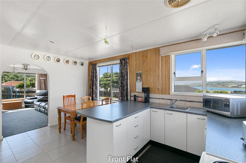 42 Rangituhi Crescent, Takapuwahia, Porirua - Carousel 1