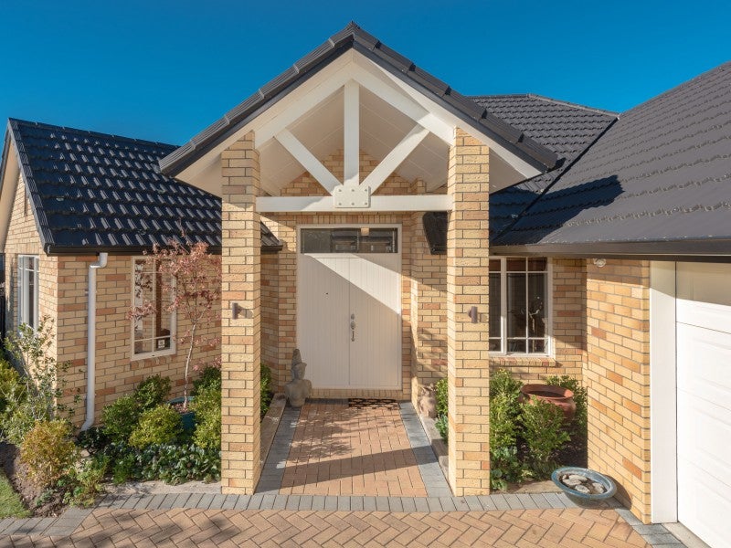 23 Ravenscourt Place, Huntington, Hamilton - Carousel 26