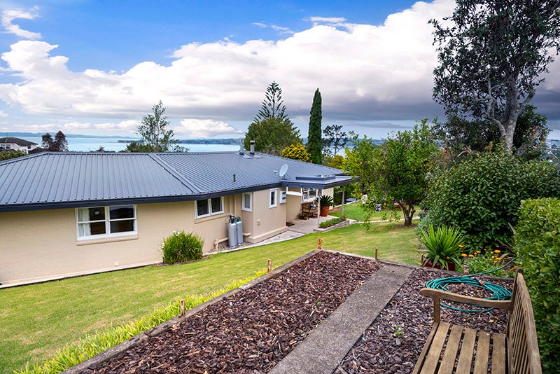 5 Beach Road, Mellons Bay, Auckland - Carousel 2