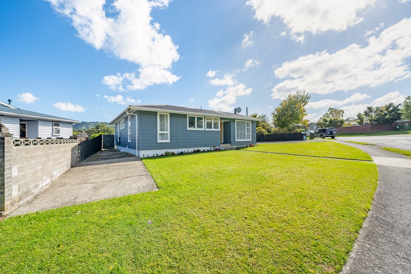 10 Edelweiss Grove, Timberlea, Upper Hutt - Carousel 2