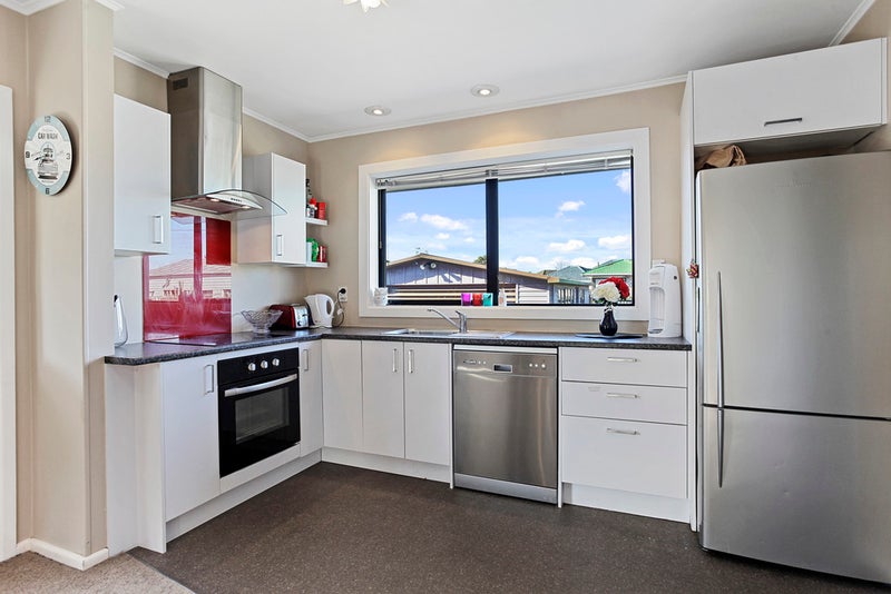30 Vardon Crescent, Shirley, Christchurch - Carousel 2