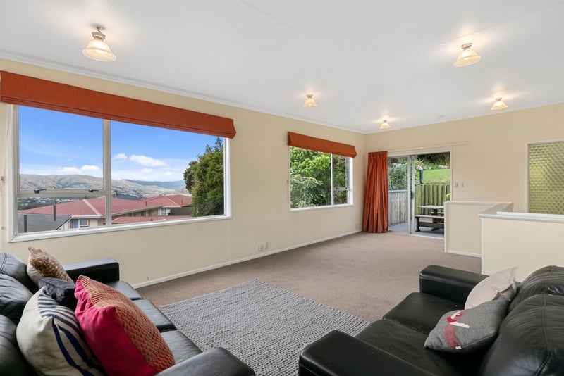 25 Catherine Crescent, Paparangi, Wellington - Carousel 1