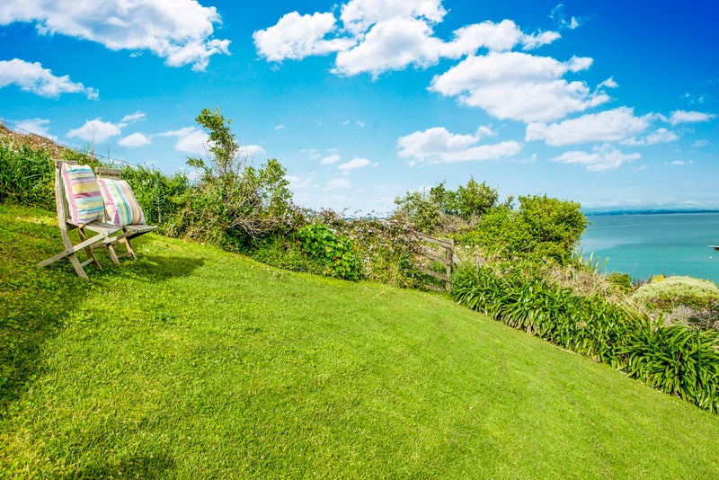 7 McMillan Road, Ōmiha, Waiheke Island - Carousel 1