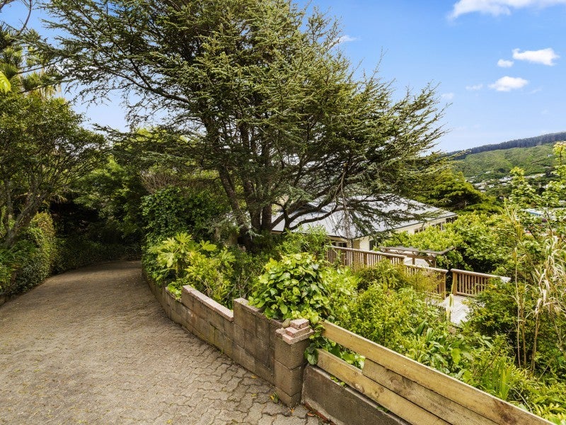 3 Mayfair Place, Tawa, Wellington - Carousel 26