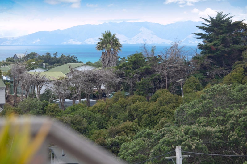 30 Queens Drive, Oneroa, Waiheke Island - Carousel 2
