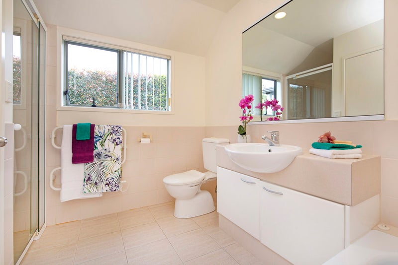 2/10 Burford Place, Mellons Bay, Auckland - Carousel 19