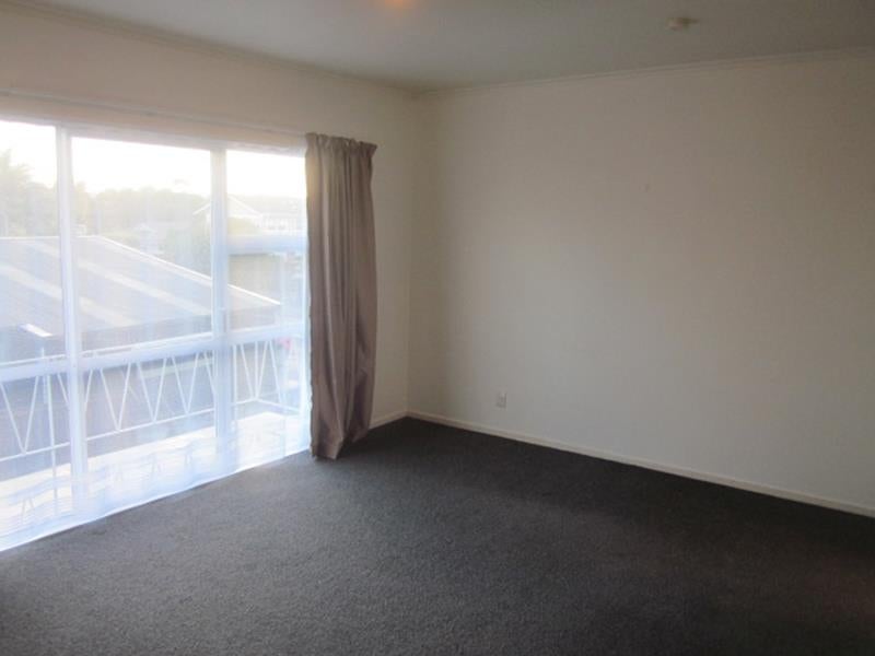 2/6 Cruickshank Crescent, Meadowbank, Auckland - Carousel 2