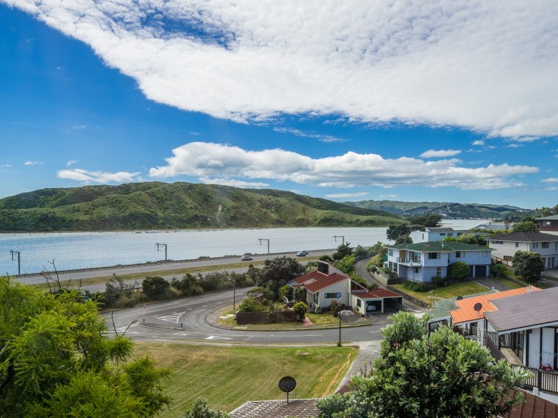4 Ayr Place, Papakowhai, Porirua - Carousel 2