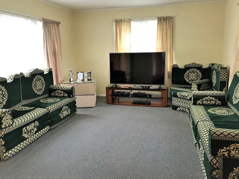 7 Falcon Street, Cannons Creek, Porirua - Carousel 2