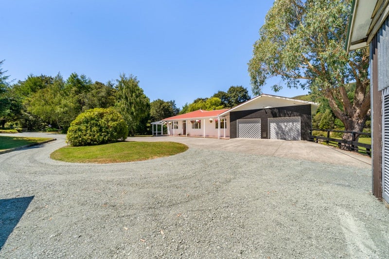 281A Katherine Mansfield Drive, Whitemans Valley, Upper Hutt - Carousel 1