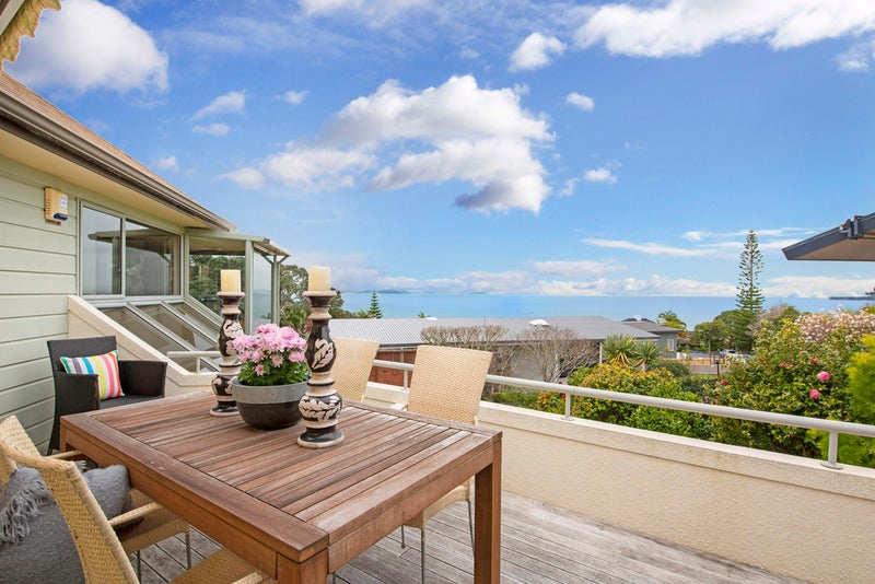 2/10 Burford Place, Mellons Bay, Auckland - Carousel 1