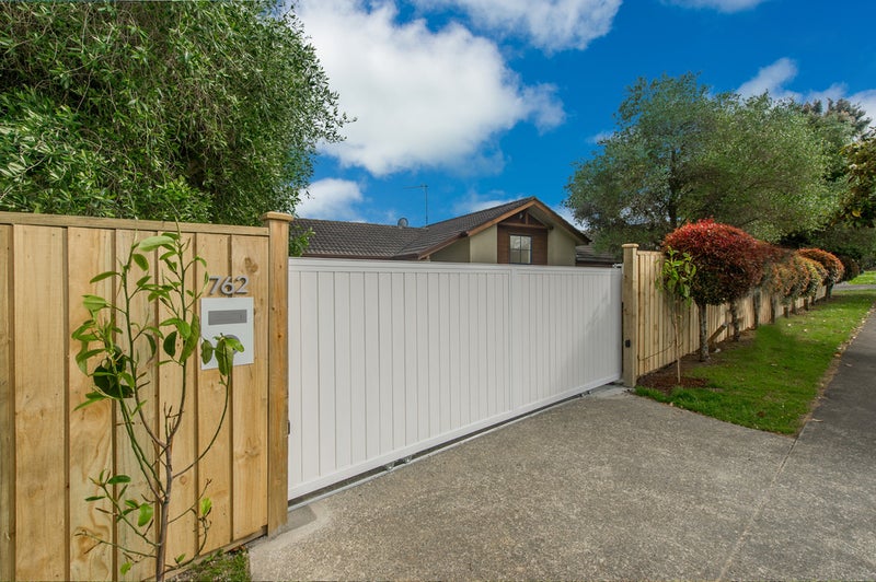 762 Chapel Road, Shamrock Park, Auckland - Carousel 1