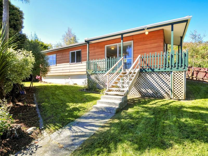 19 Oaklands Grove, Clouston Park, Upper Hutt - Carousel 2