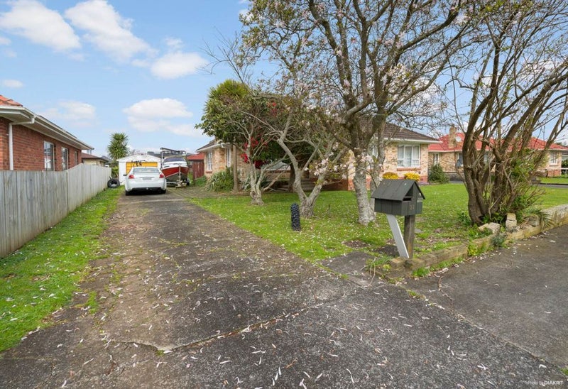 32 Watson Place, Papatoetoe, Auckland - Carousel 1