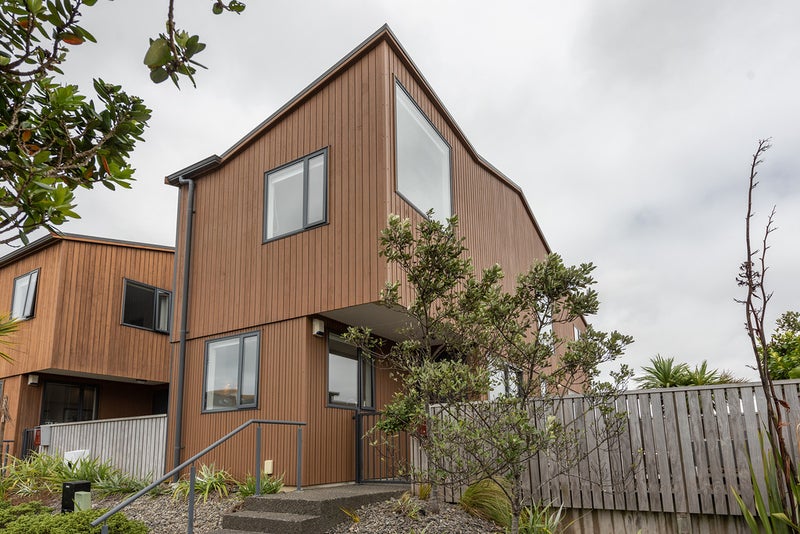 115 Woodridge Drive, Woodridge, Wellington - Carousel 2