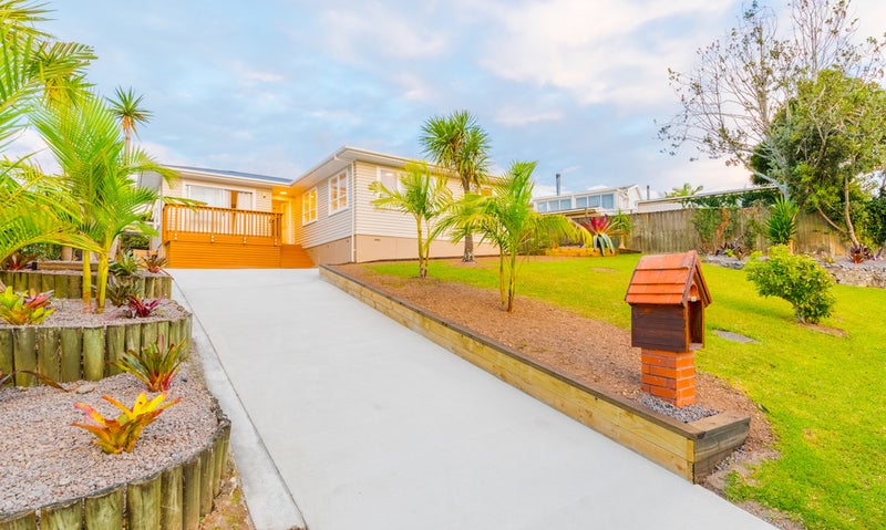 42 Commodore Drive, Lynfield, Auckland - Carousel 1