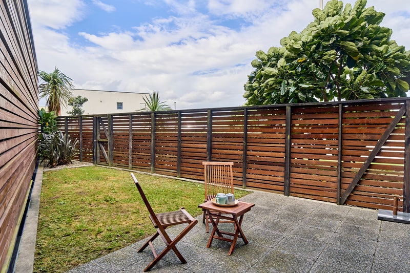 N106/326 Evans Bay Parade, Hataitai, Wellington - Carousel 11