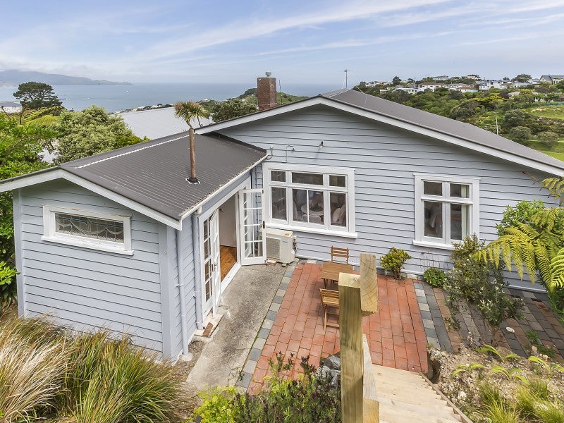 17 Houghton Bay Road, Houghton Bay, Wellington - Carousel 1
