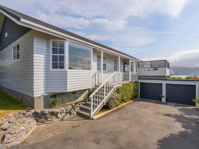 19 Brora Crescent, Papakowhai, Porirua - Carousel 1