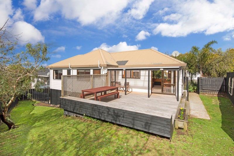 1/134 Bradbury Road, Botany Downs, Auckland - Carousel 24