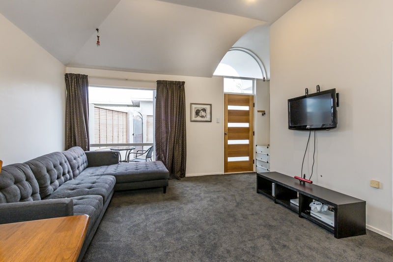 2/4 Morrison Avenue, Northcote, Christchurch - Carousel 2