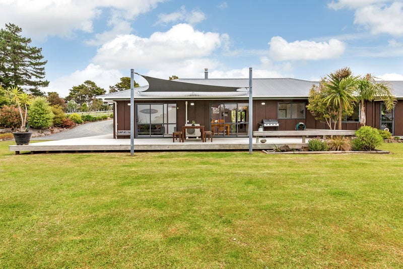 370 Owhiwa Road, Onerahi - Carousel 1