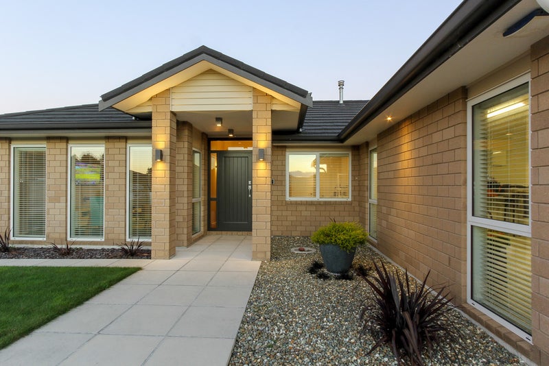 7 Augusta Grove, Waiwhakaiho, New Plymouth - Carousel 2