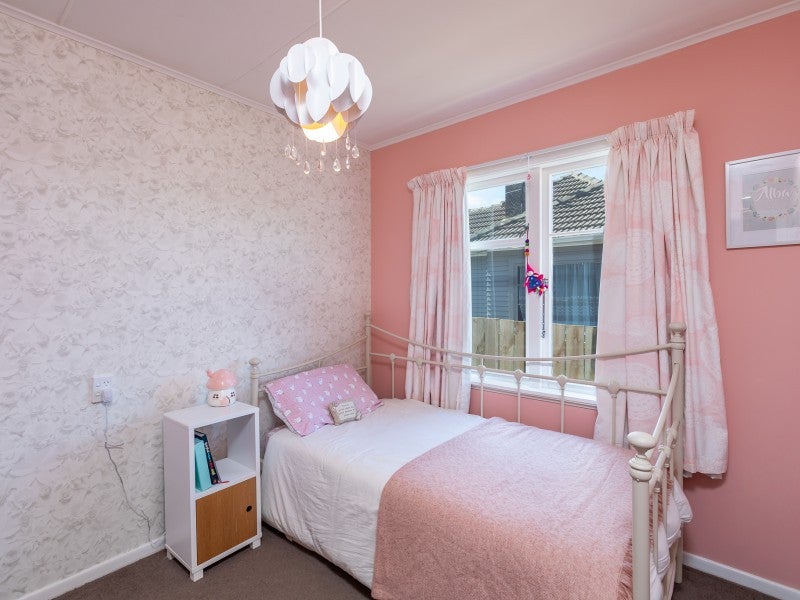 2 Kapiti Crescent, Titahi Bay, Porirua - Carousel 2